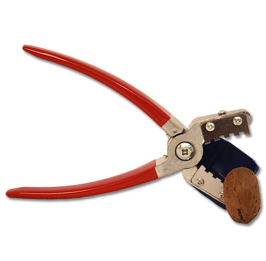 Item #0001 – The Classic Texan Nut Sheller has been around for many years. A simplicity in design, with a plier-like design, comfortable rubber grips and shield which minimizes and directs shell debris where it needs to go. Case Qty: 12